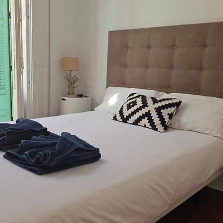 Chic Casa Cathedral At Calle Fresca 2-Bedroom Apartment In Malaga City Center Zewnętrze zdjęcie