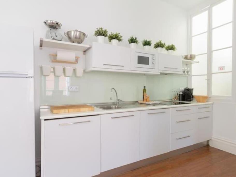 Chic Casa Cathedral At Calle Fresca 2-Bedroom Apartment In Malaga City Center Zewnętrze zdjęcie