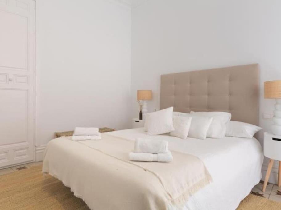 Chic Casa Cathedral At Calle Fresca 2-Bedroom Apartment In Malaga City Center Zewnętrze zdjęcie