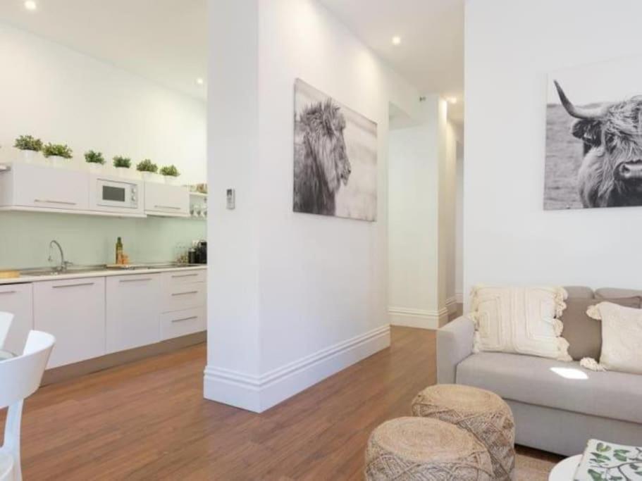 Chic Casa Cathedral At Calle Fresca 2-Bedroom Apartment In Malaga City Center Zewnętrze zdjęcie