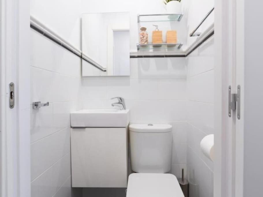 Chic Casa Cathedral At Calle Fresca 2-Bedroom Apartment In Malaga City Center Zewnętrze zdjęcie