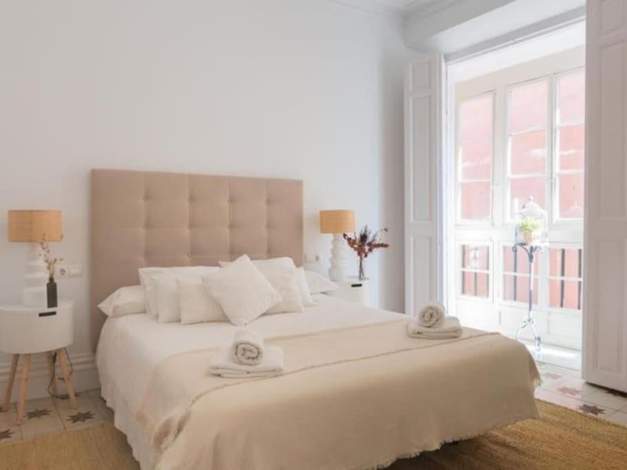 Chic Casa Cathedral At Calle Fresca 2-Bedroom Apartment In Malaga City Center Zewnętrze zdjęcie