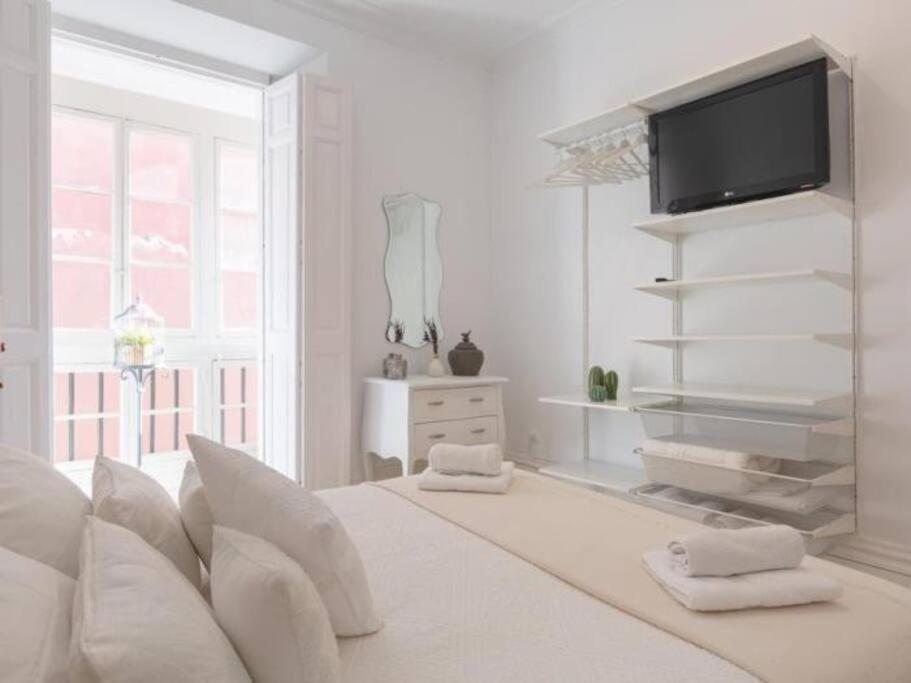 Chic Casa Cathedral At Calle Fresca 2-Bedroom Apartment In Malaga City Center Zewnętrze zdjęcie