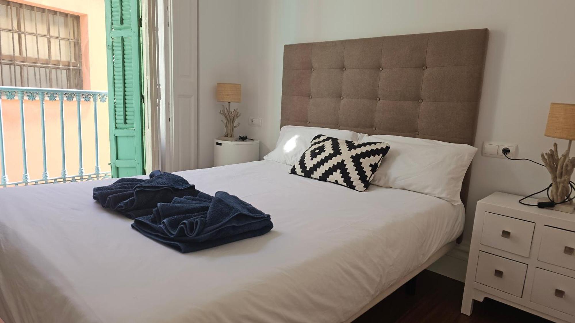 Chic Casa Cathedral At Calle Fresca 2-Bedroom Apartment In Malaga City Center Zewnętrze zdjęcie
