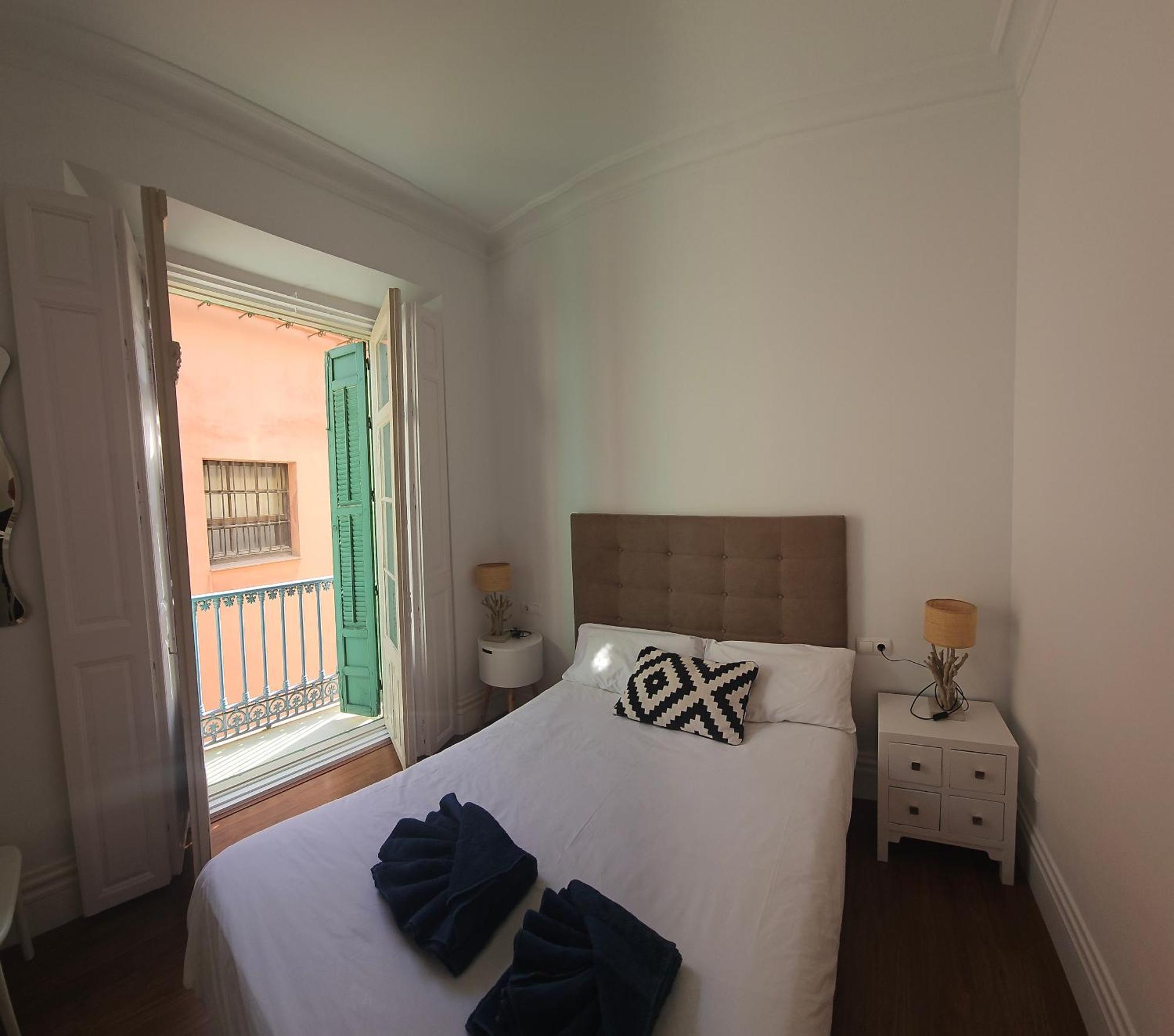 Chic Casa Cathedral At Calle Fresca 2-Bedroom Apartment In Malaga City Center Zewnętrze zdjęcie