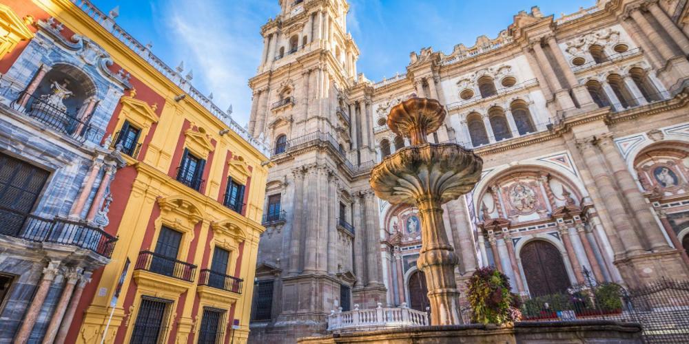 Chic Casa Cathedral At Calle Fresca 2-Bedroom Apartment In Malaga City Center Zewnętrze zdjęcie